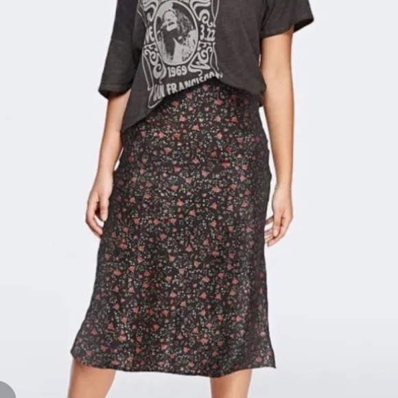 🎄Victoria Secret Silky Soft Skirts. Tie Dye Look or Black Floral. Elastic Waist - Picture 5 of 10